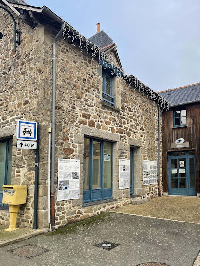 La Poste Agence Communale, Bureau De Poste à Louvigné-de-Bais
