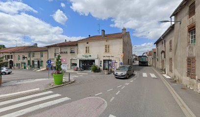 Relay Package Bdh Presse Place Leclerc, Bureau de Poste à Pulligny